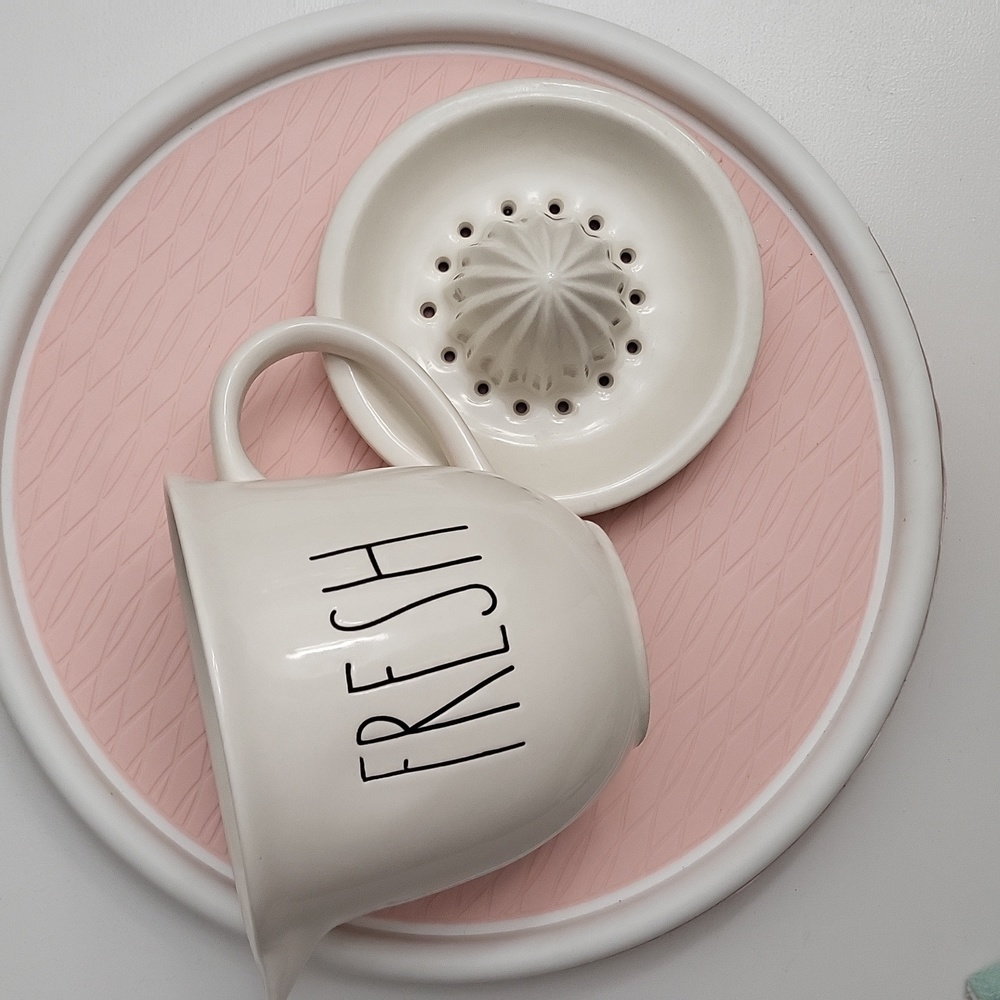Rae Dunn "Fresh" Ceramic Orange Juice 🍊 , Lemon Juicer 🍋